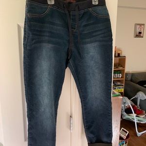 No Boundaries stretch waist capri Large